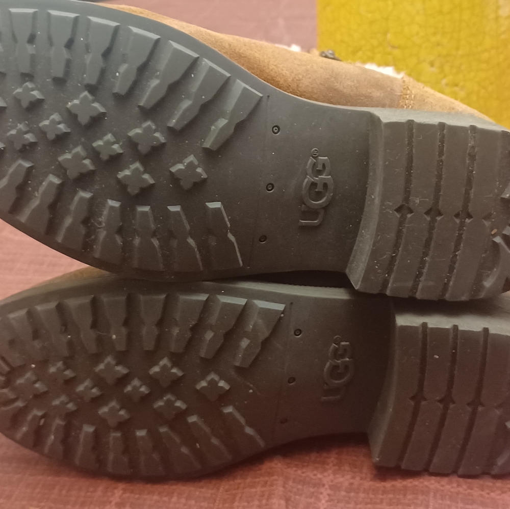 UGG WOMENS BOOTIES - Picture 10 of 12